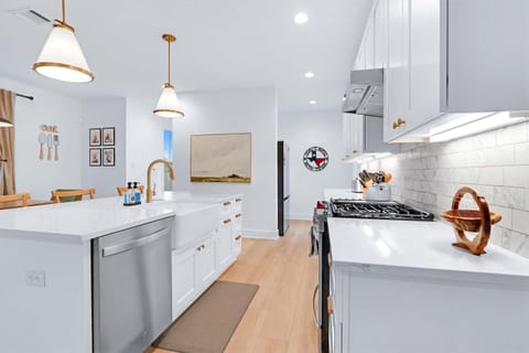 Chic Modern Farm Haus - Minutes to Everything House in New Braunfels