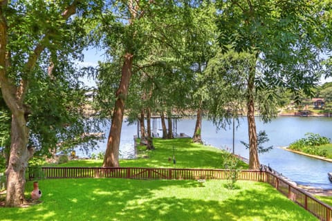 Beautiful Lakefront Cabin - Something For Everyone Cabin in New Braunfels