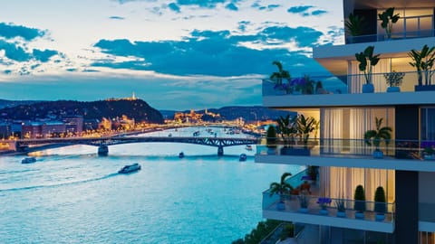 Property building, Nearby landmark, Natural landscape, Bird's eye view, View (from property/room), Balcony/Terrace, Balcony/Terrace, City view, Mountain view, Pool view, River view, Sunset