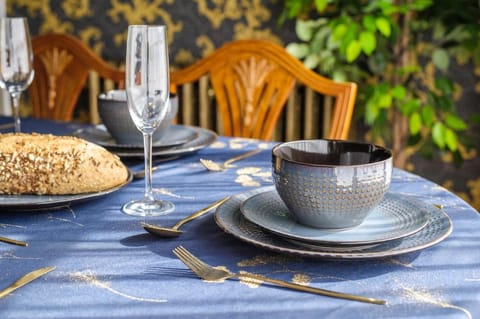 Rock and Roll Suite In Manor House Apartment in Uttlesford