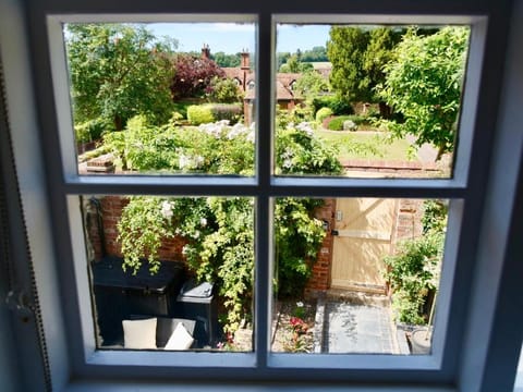 Rock and Roll Suite In Manor House Apartment in Uttlesford