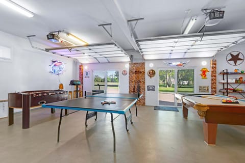 Amazing Lakefront Escape - A Stunner For Sleeps 14 House in New Braunfels