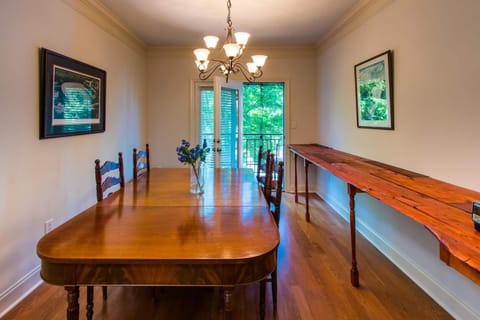 Low Country Dawg House - Stunning Walking Trails House in Athens