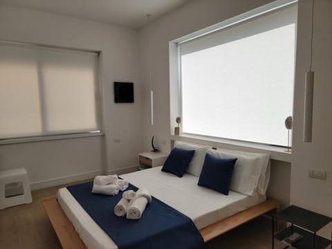 Bed, TV and multimedia, Photo of the whole room, Bedroom, internet, towels, air conditioner