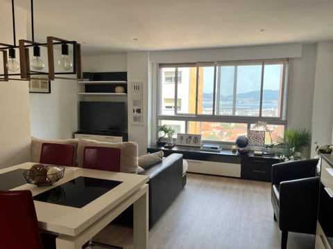 Communal lounge/ TV room, Natural landscape, Dining area, Sea view