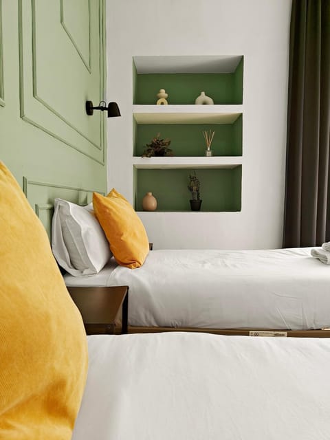 Bed, Decorative detail, Bedroom, towels