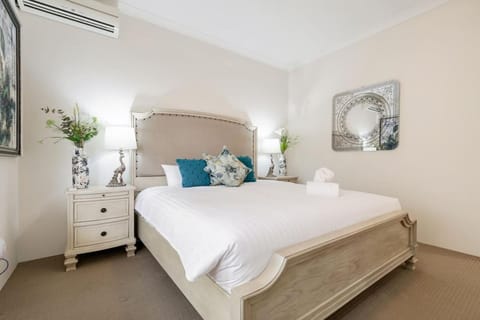 Bedroom, air conditioner