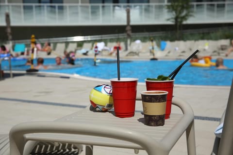 Day, Swimming pool, sunbed