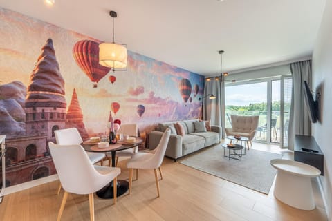 Communal lounge/ TV room, TV and multimedia, Living room, Seating area, Dining area, Evening entertainment