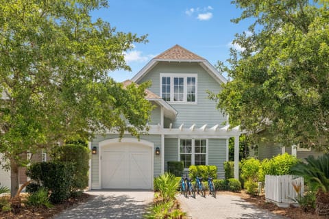 Property building, Facade/entrance, Cycling, Parking, pet friendly