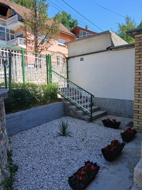 Facade/entrance, Spring, Day, Garden