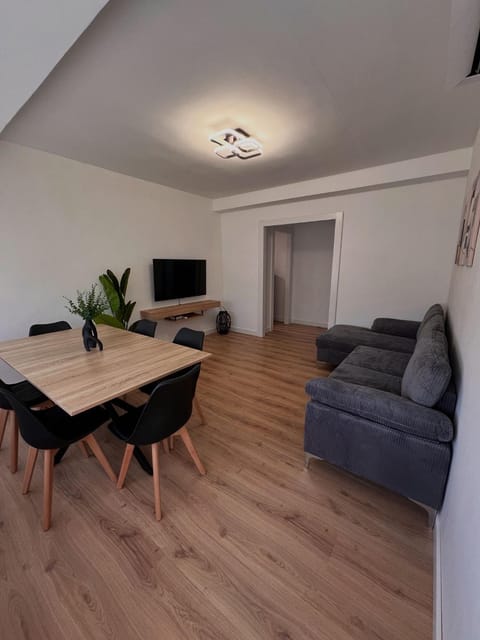 Communal lounge/ TV room, Living room, Dining area