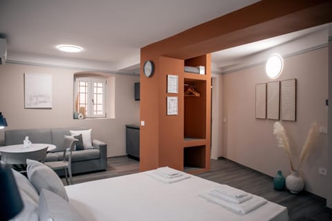 Bed, Living room, Photo of the whole room, Seating area, Bedroom