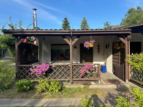 Property building, Garden, Balcony/Terrace, Garden view