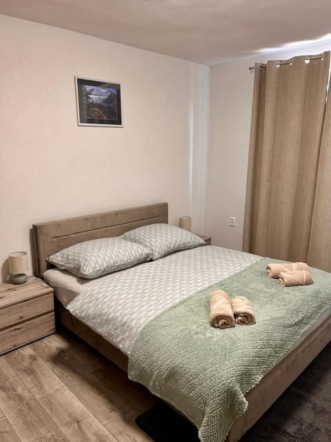 Photo of the whole room, Bedroom