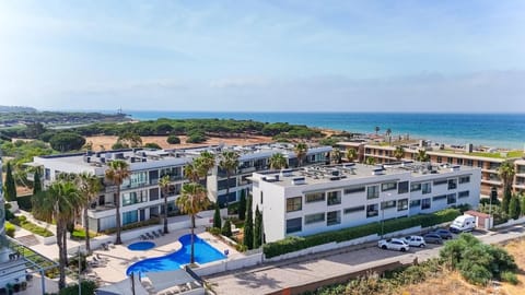 Property building, Natural landscape, Bird's eye view, Beach, Pool view, Sea view, Street view, Location