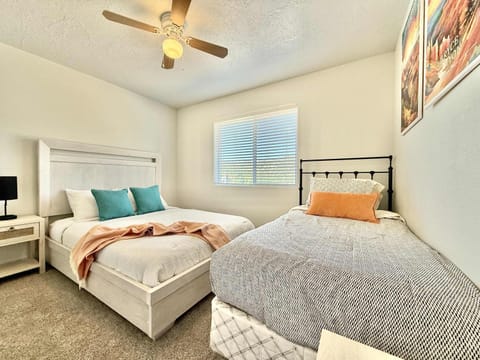 Entire Duplex near Zion with 2 hot tubs sleeps 9 House in Glendale