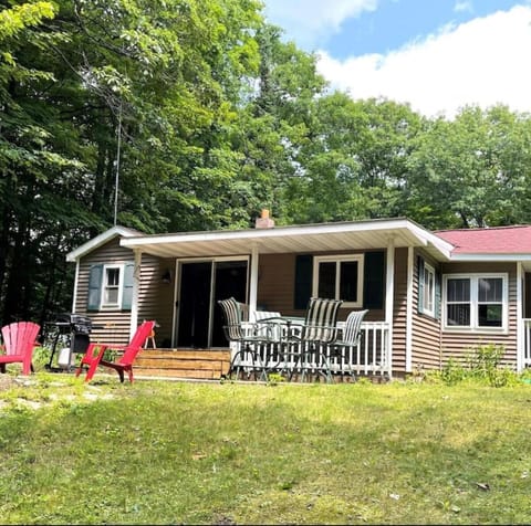 Quaint Cottage on the Sandy Shores of Lake Michigan House in Wisconsin