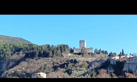 Nearby landmark, Day, Mountain view