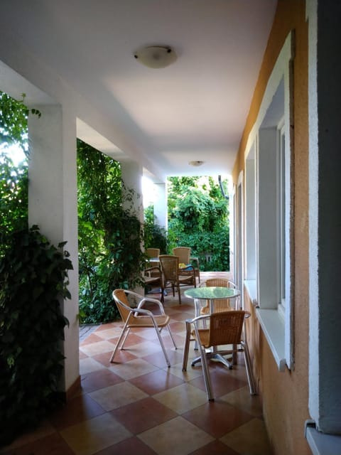 Patio, Garden, Seating area