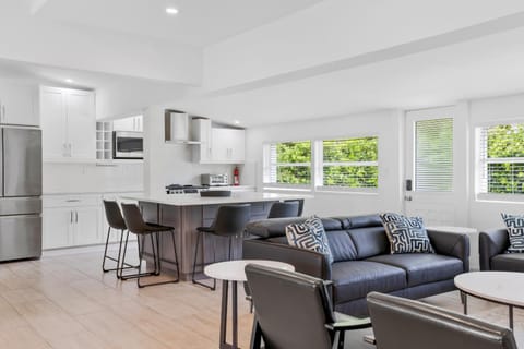Kitchen or kitchenette, Living room, Dining area