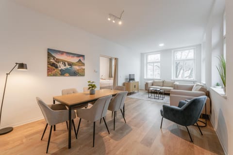 Living room, Dining area, Food