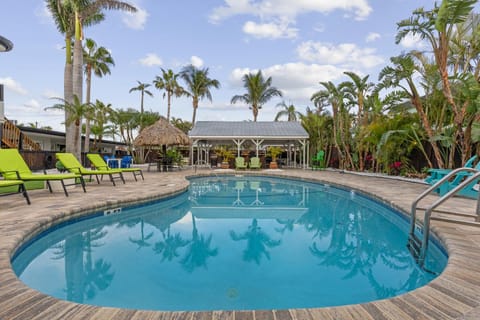 Swimming pool, sunbed