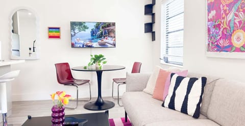 The Chill Pill - Wilton Drive and Jacuzzi Apartment in Wilton Manors