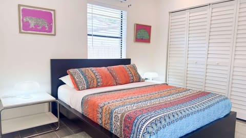 The Chill Pill - Wilton Drive and Jacuzzi Apartment in Wilton Manors