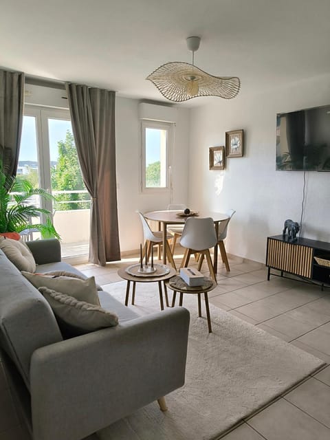 TV and multimedia, Living room, Dining area