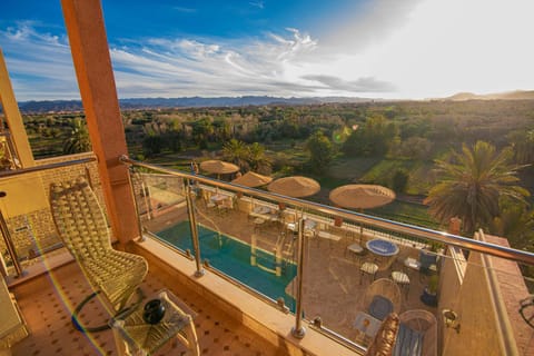 Balcony/Terrace, Mountain view, Pool view, sunbed