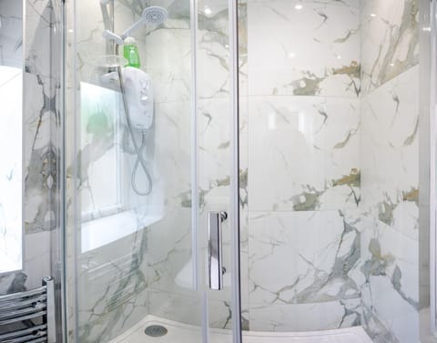 Shower, Bathroom, towels