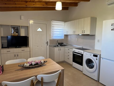 TV and multimedia, Kitchen or kitchenette, Seating area, Dining area