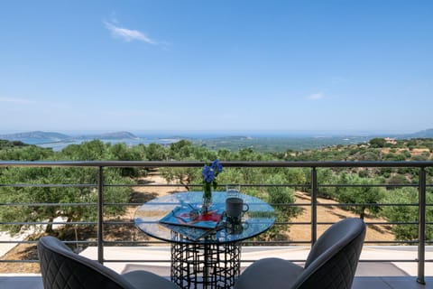 View (from property/room), Mountain view, Sea view