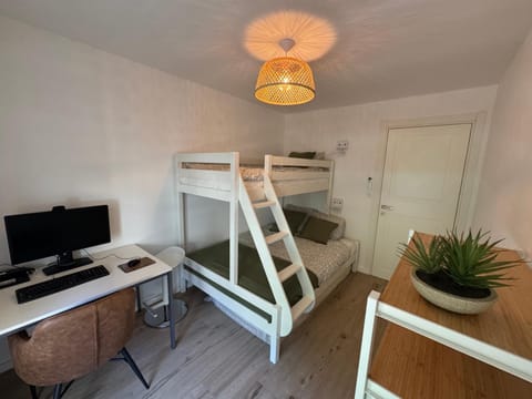 Bed, Photo of the whole room, Business facilities, Bedroom, air conditioner