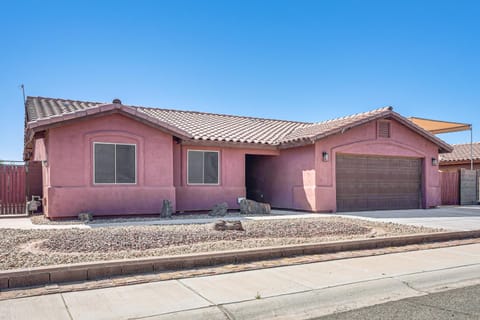 Near Golf Courses Poolside Paradise in Yuma! House in Fortuna Foothills