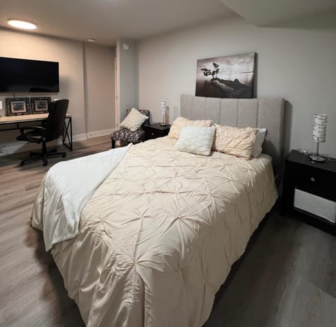 Medium Term Rental Close to Downtown Ottawa Apartment in Gatineau