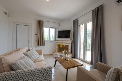 TV and multimedia, Living room, Seating area, air conditioner