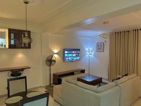 TV and multimedia, Living room, Seating area, Evening entertainment