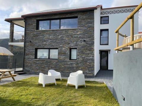 Property building, Patio, Facade/entrance, Natural landscape, Garden, Garden, sunbed