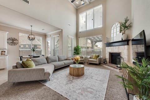 Iron & Ivy 5BR5BA Sleeps 12 House in Flower Mound