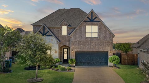 Iron & Ivy 5BR5BA Sleeps 12 House in Flower Mound