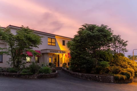 Property building, Day, Garden, Garden view