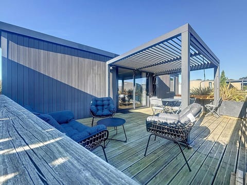 Mobil-home confortable 6 pers, 3 ch, 2 sdb, proche plage, ménage inclus - FR-1-361A-99 House in Jullouville