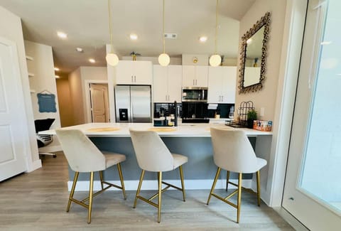 TV and multimedia, Kitchen or kitchenette, Seating area, Dining area