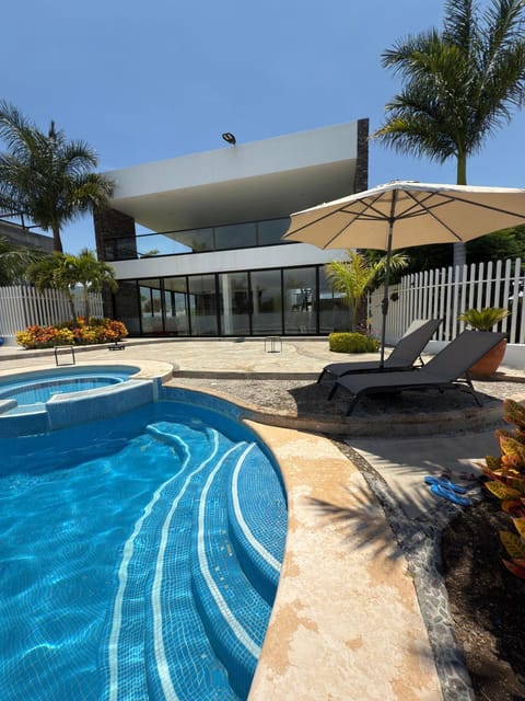 Casa de Campo Lake Shore Jocotepec House in Chapala