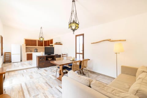 Communal lounge/ TV room, Kitchen or kitchenette, Living room, Seating area, Evening entertainment