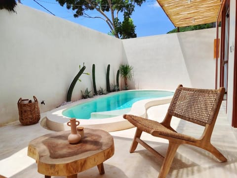 Pool view, Swimming pool, sunbed