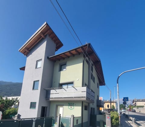 Property building, Street view