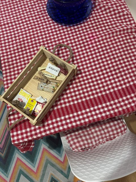 Food and drinks, Dining area, Food